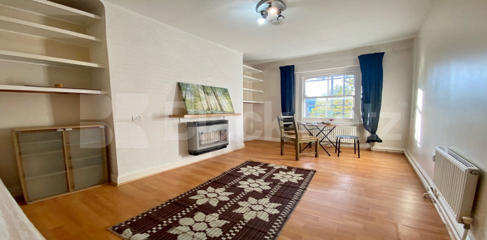 Situated on the top floor of this impressive Victorian house Trafalgar Avenue, Burgess Park